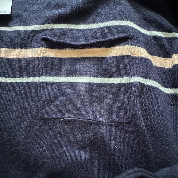 GAP Woman’s Sweater - Picture 2 of 10